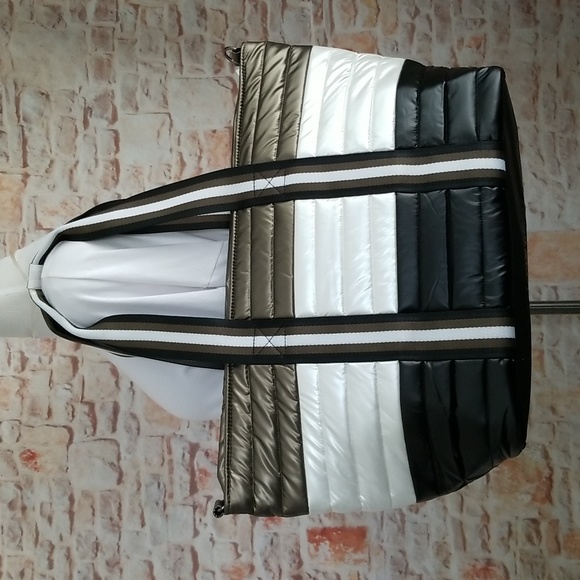 ❣️HP❣️ New Think Royln Wingman Quilted Colorblock Tote - Picture 2 of 12